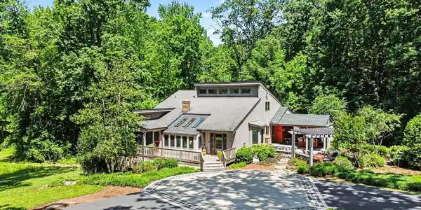 1604 ALGONQUIN COURT