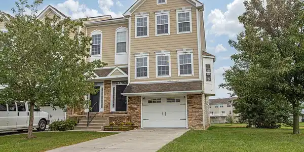 48 NICHOLAS DRIVE