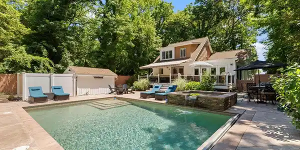 2709 BAY DRIVE