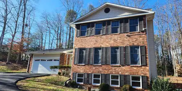 10 GREENRIDGE DRIVE