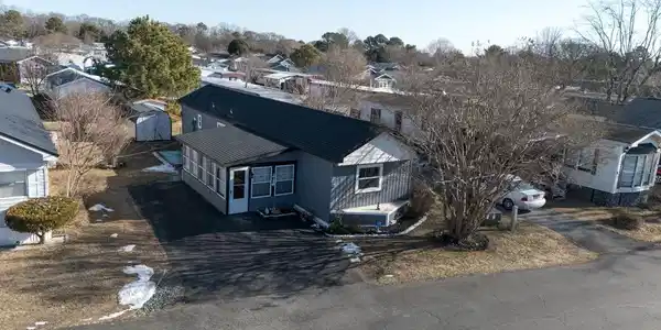 6 CANDLELIGHT LANE
