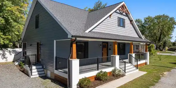 206 POINT LANE