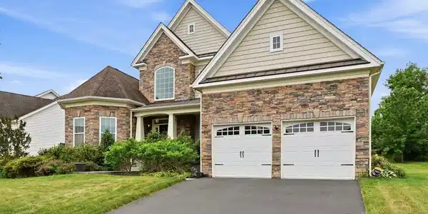 1223 CAITLIN WAY