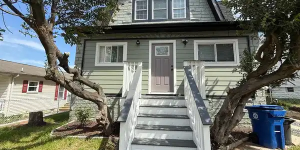 804 PONTIAC AVENUE