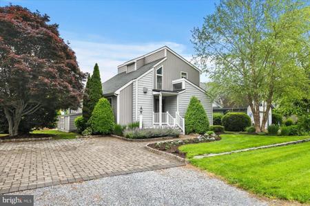 537 CANDLELIGHT LANE