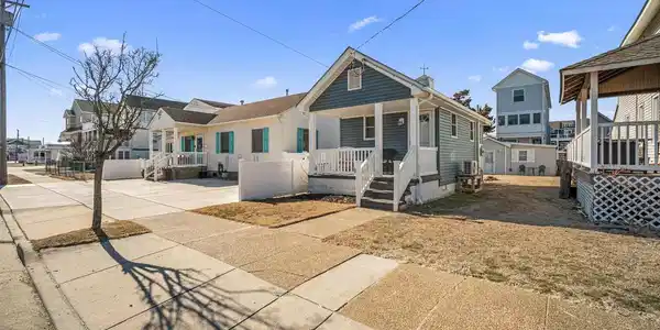 228.5 WALNUT AVE