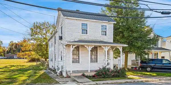 605 FIFTH STREET