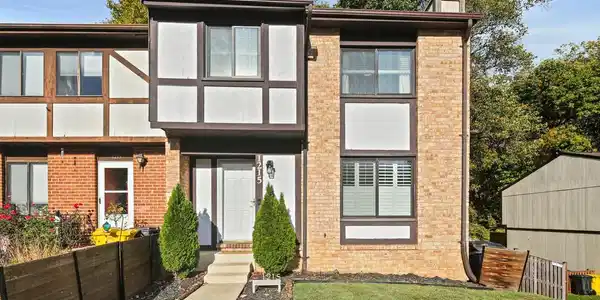 1215 DRIFTWOOD COURT