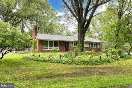 407 STATELY DRIVE