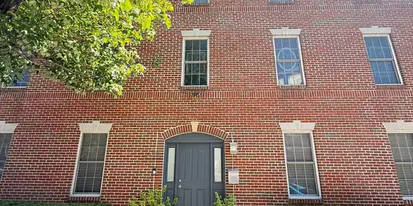 2211 FLEET STREET