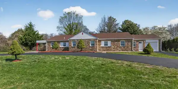 207 ROLLING GREEN AVENUE