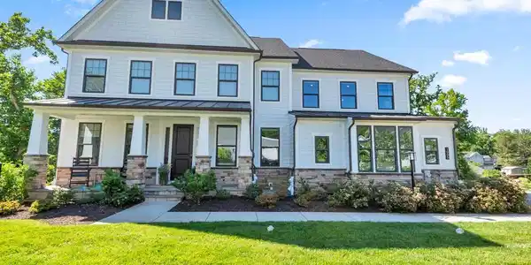 1005 LINDA LEE COURT