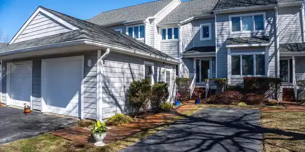 902 OYSTER COVE DRIVE