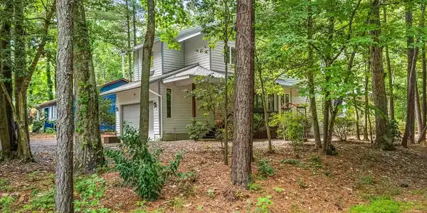 2 EDGEWOOD DRIVE