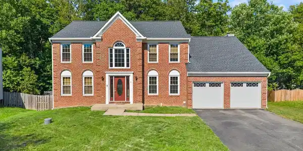 8 WILLOW GLEN COURT