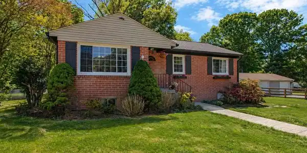 24 ROBSHIRE MANOR ROAD