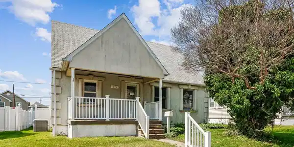 1912 QUEENSWAY