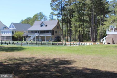 800 CASTAWAY DRIVE