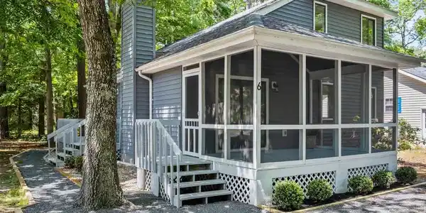 6 GRANBY LANE