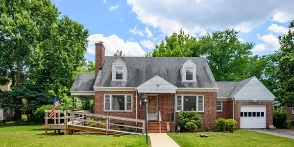 211 HILLENDALE AVENUE