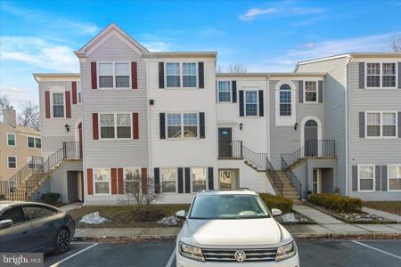 10 AMBERSTONE COURT