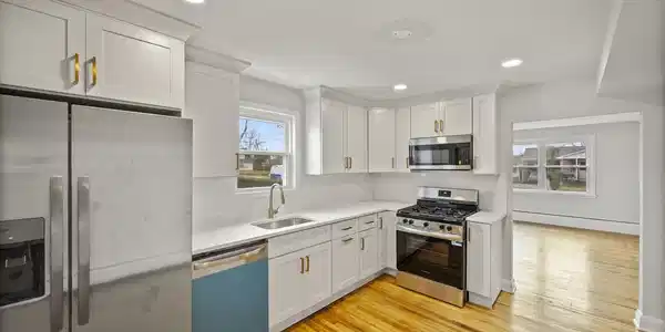 834 DORSEY AVENUE