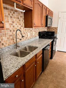 904 SWALLOW CREST COURT