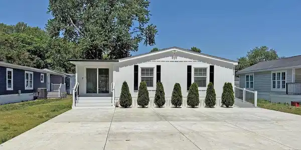 25928 KINGS LANE