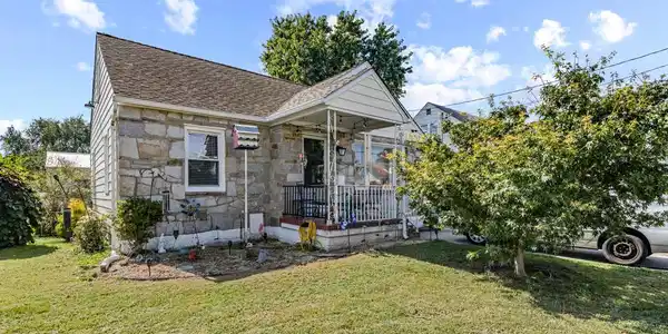 320 TAYLOR AVENUE