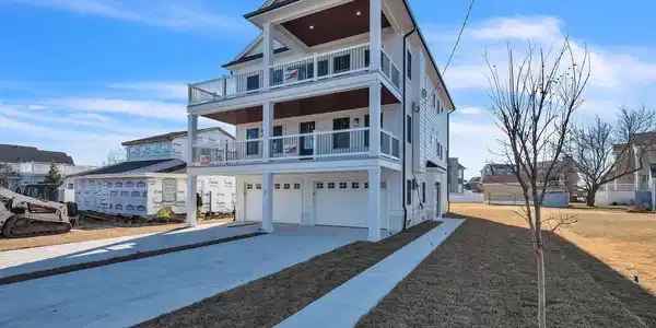 22 ROOSEVELT BOULEVARD