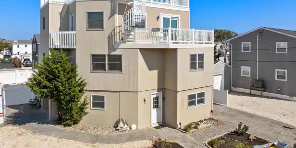 15 WELDON PL