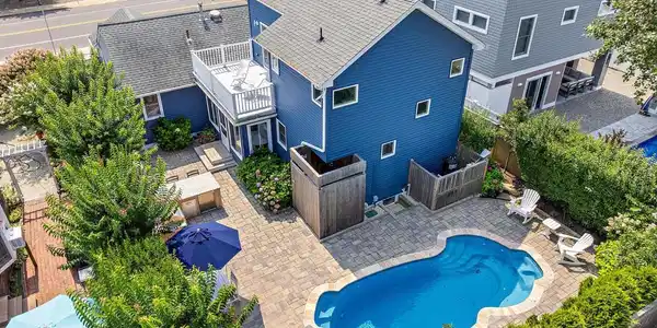 1106 BEACH AVENUE