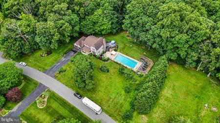 1545 STONELEIGH COURT