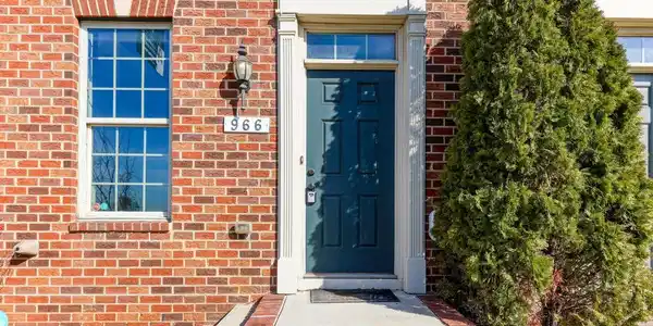 966 MACON STREET