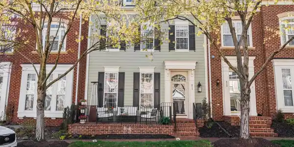 811 MONUMENT AVENUE