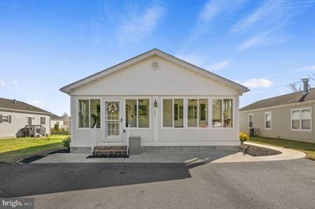 395 BAREFOOT LANE