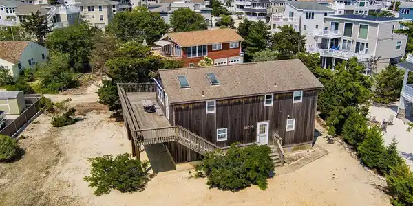 1082 LONG BEACH BLVD