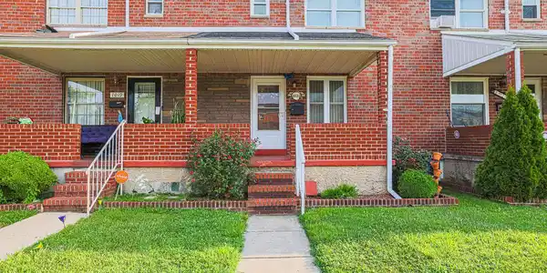1021 FOXCHASE LANE