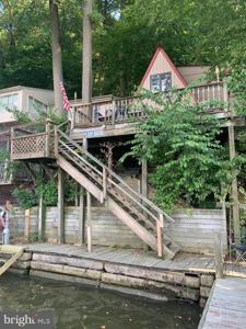 2124 BLACKBERRY LANE