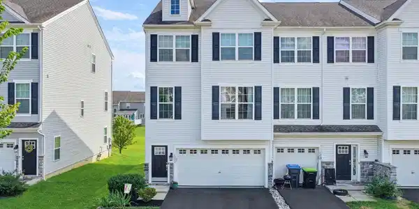 1322 CARRICK COURT