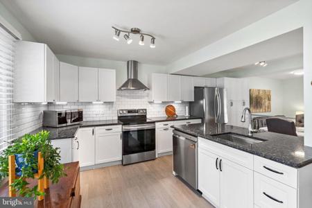 421 KNOTTWOOD COURT