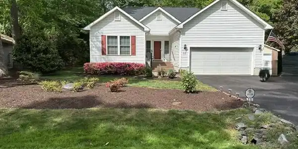 11 BURR HILL DRIVE