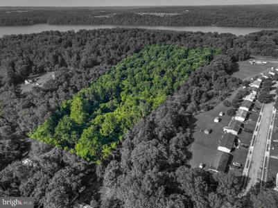 121 SCHOOLHOUSE DRIVE