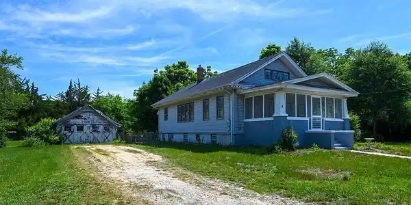 8 WARD AVENUE