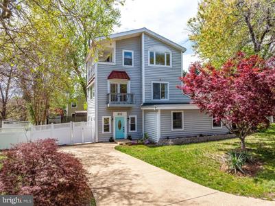 813 SHORE DRIVE