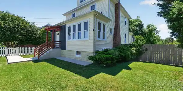 311 TOWNSEND AVENUE
