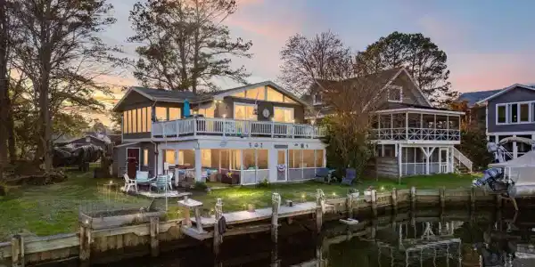 3 BEACH COURT