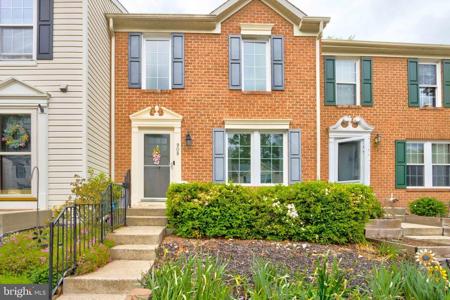 908 CHESTNUT WOOD COURT