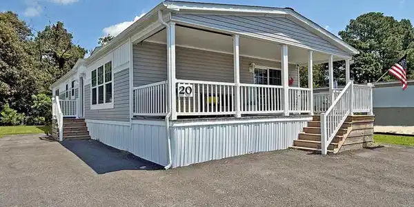 20 CARRIAGE LANE