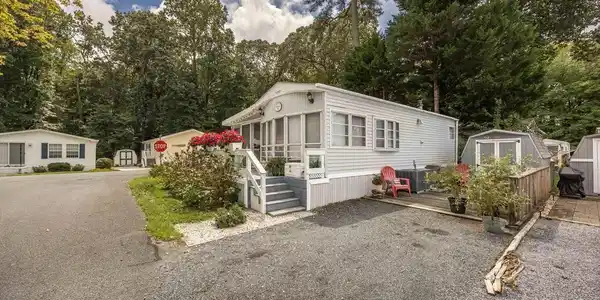 273 WOODHAVEN COURT